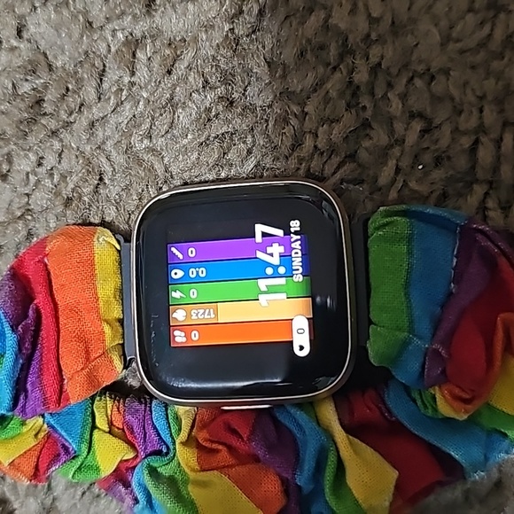 Fitbit Versa 2 - Picture 2 of 3